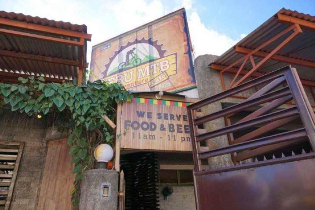 Cebu Hostel&Glamping Bagian luar foto